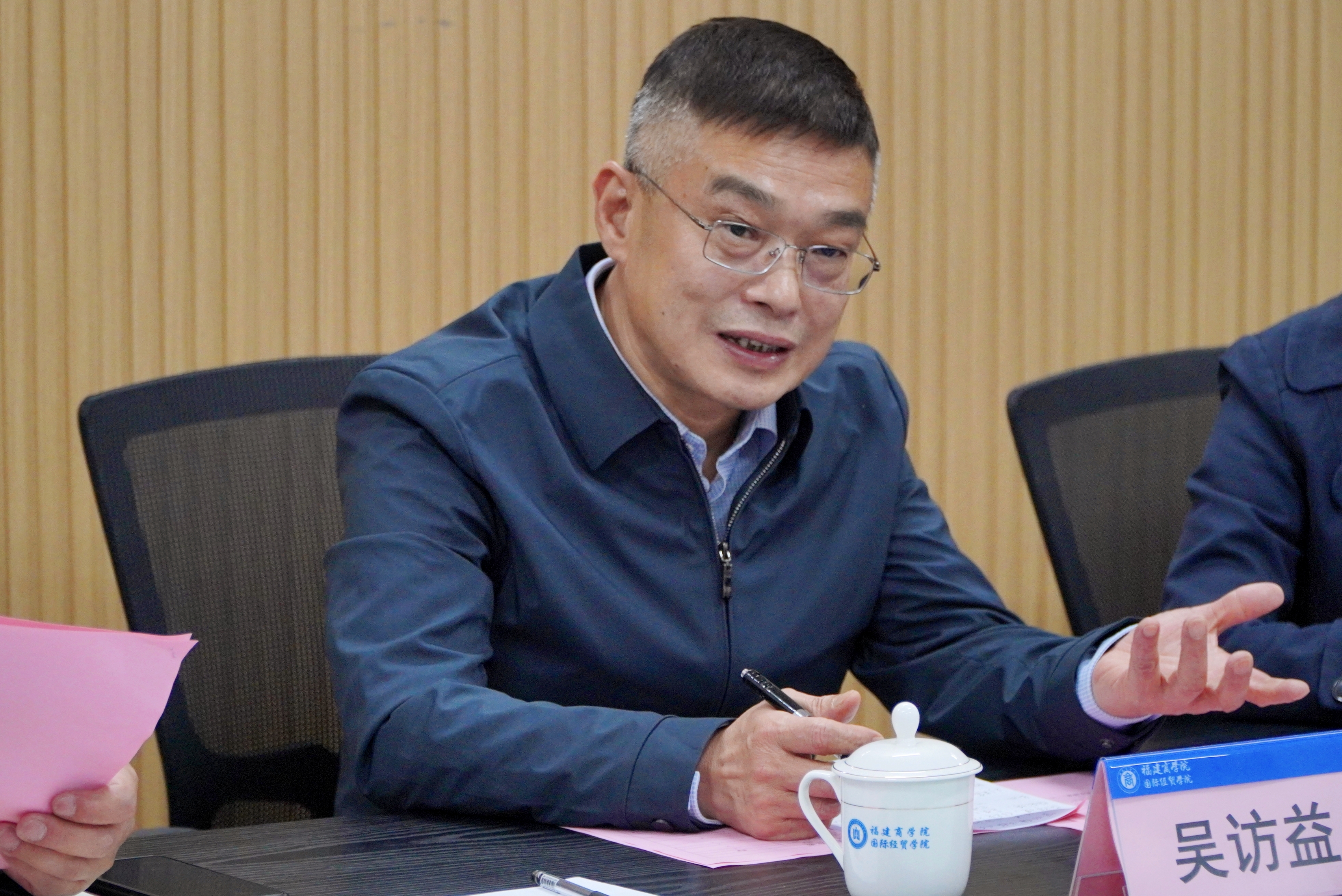 吴书记深入联系班级座谈2.jpg